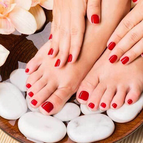 NAIL TECH & MASSAGE - foot massage